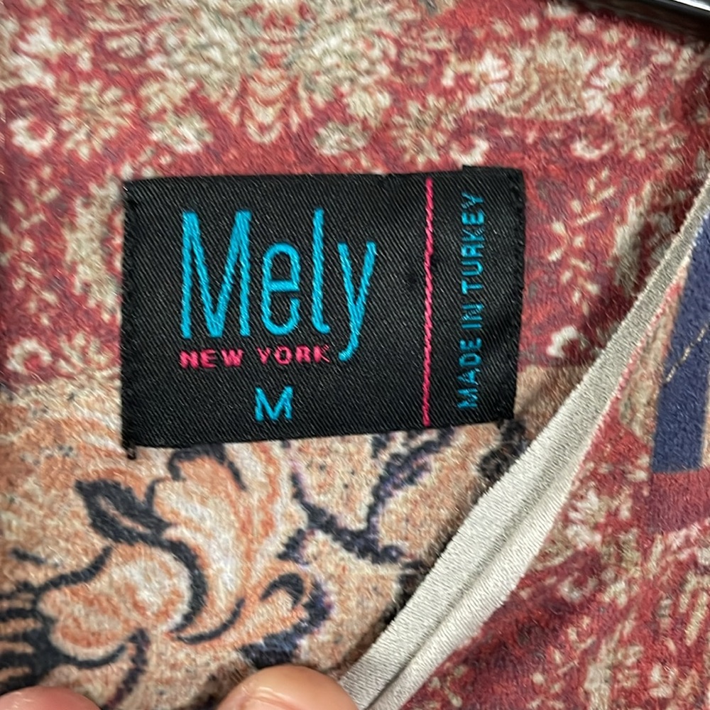 Mely - Picture 4 of 8